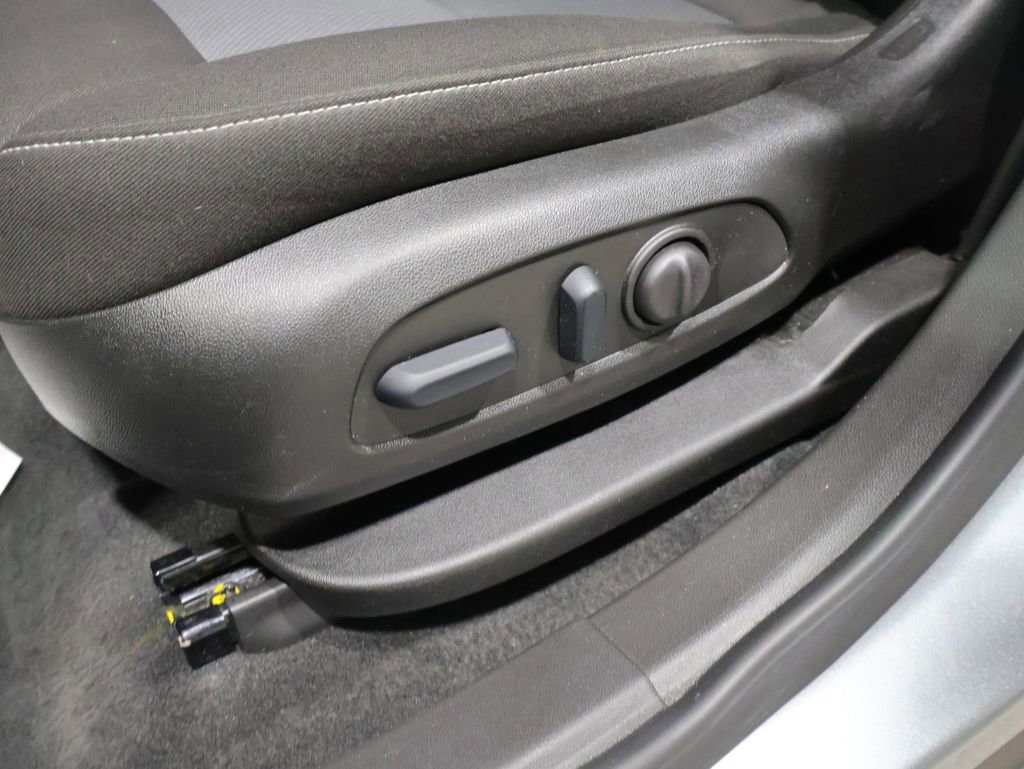 Used 2025 Chevrolet Blazer LT image 11