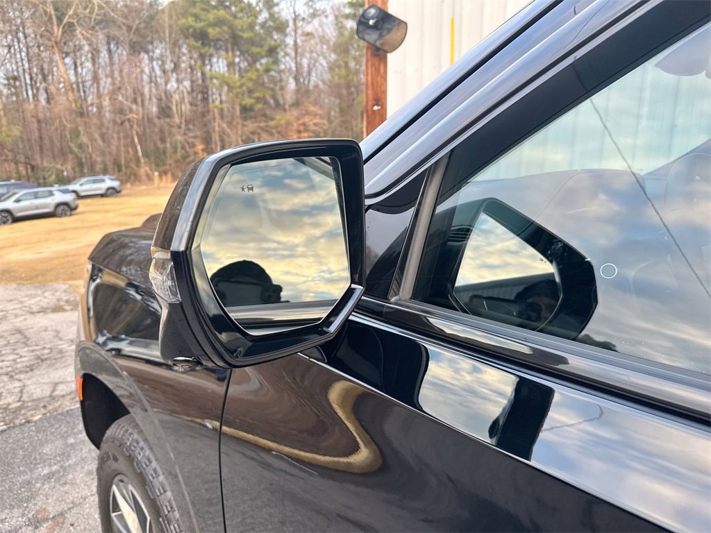 Used 2022 Chevrolet Tahoe Z71 w/ Luxury Package image 11