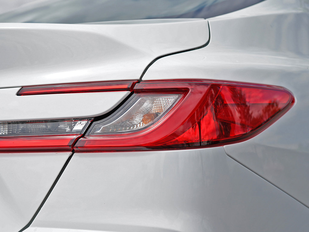 Used 2025 Toyota Camry LE FWD image 14