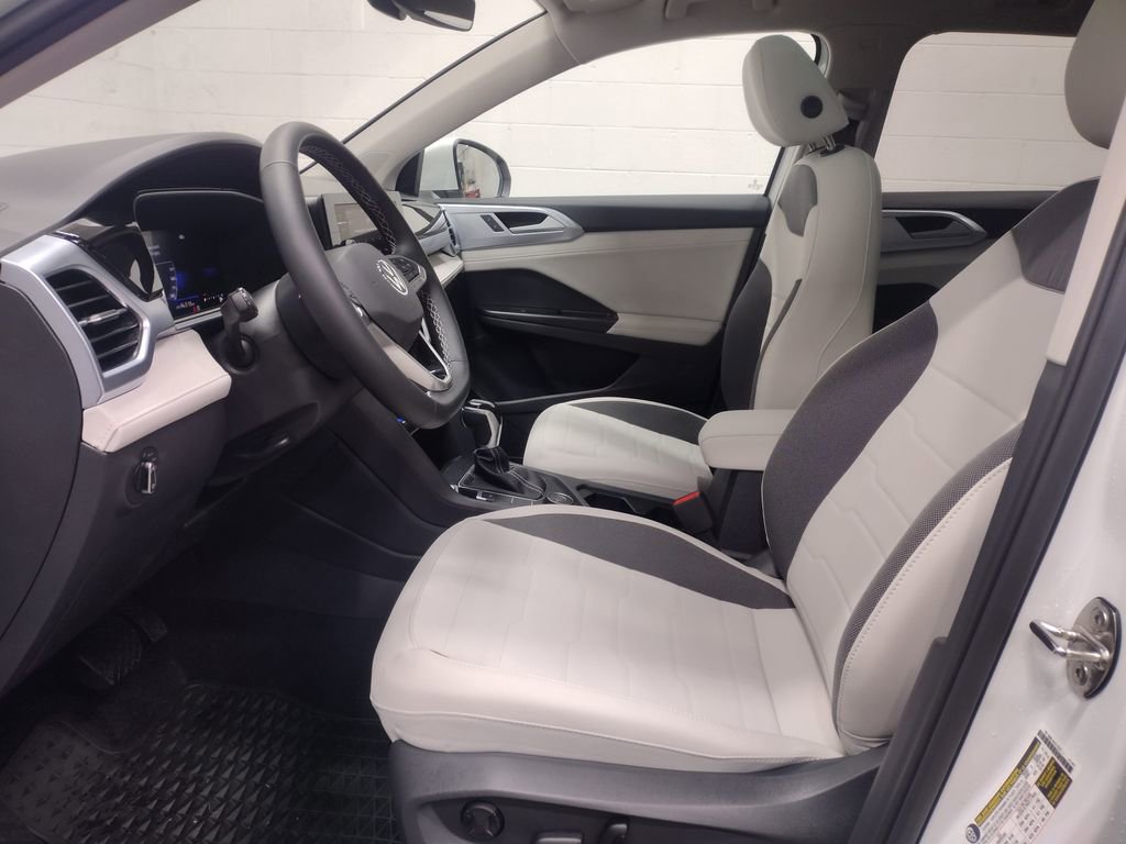 New 2025 Volkswagen Taos SE image 21