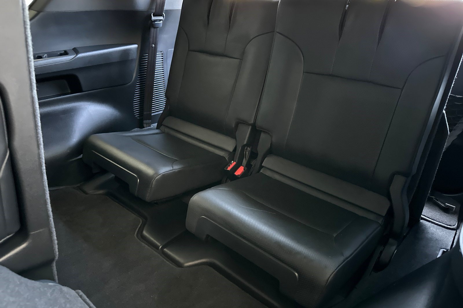 Certified 2024 Lexus LX 600 4WD w/ Appearance Package image 37
