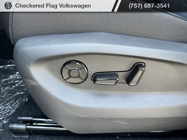 New 2025 Volkswagen Tiguan SE image 30