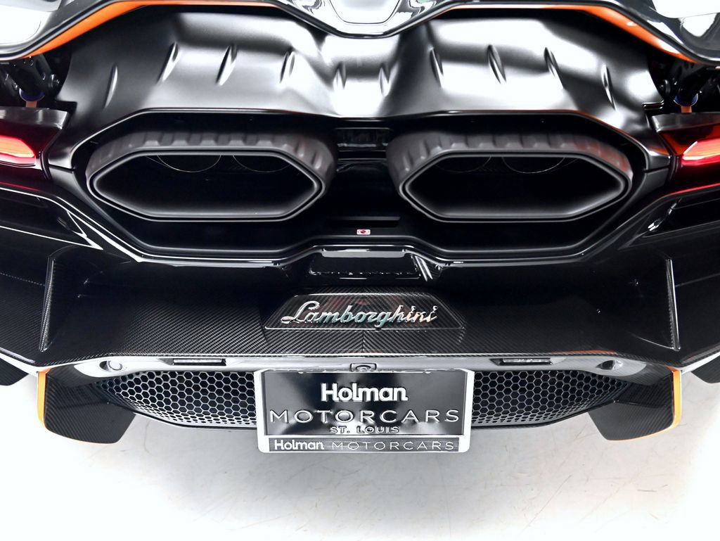 Used 2026 Lamborghini Revuelto AWD/4WD image 30