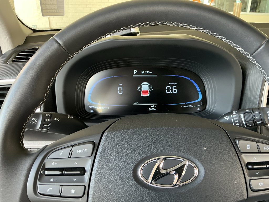 Certified 2025 Hyundai Venue SEL image 9