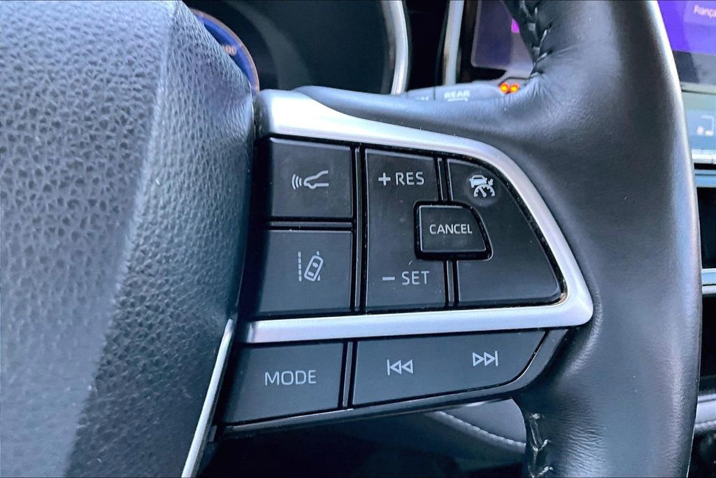 Used 2023 Toyota Highlander Platinum AWD/4WD image 17
