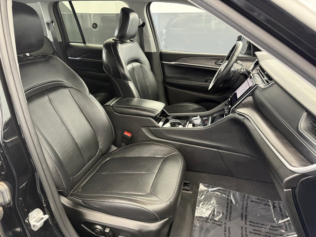 Used 2022 Jeep Grand Cherokee Limited image 50