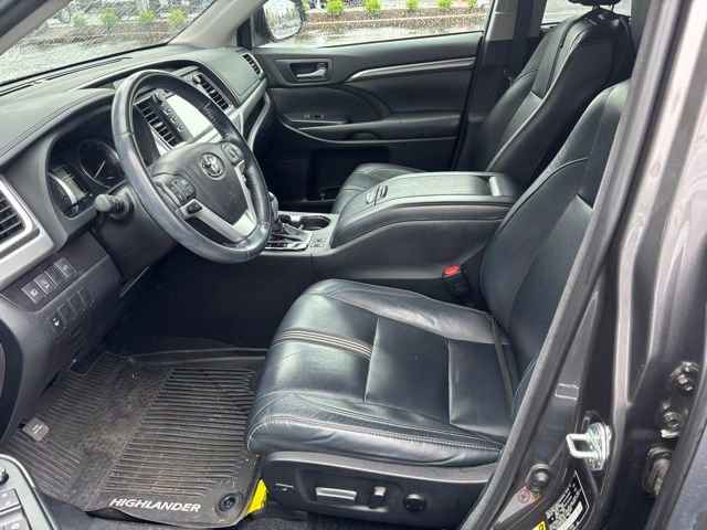 Used 2018 Toyota Highlander SE image 6