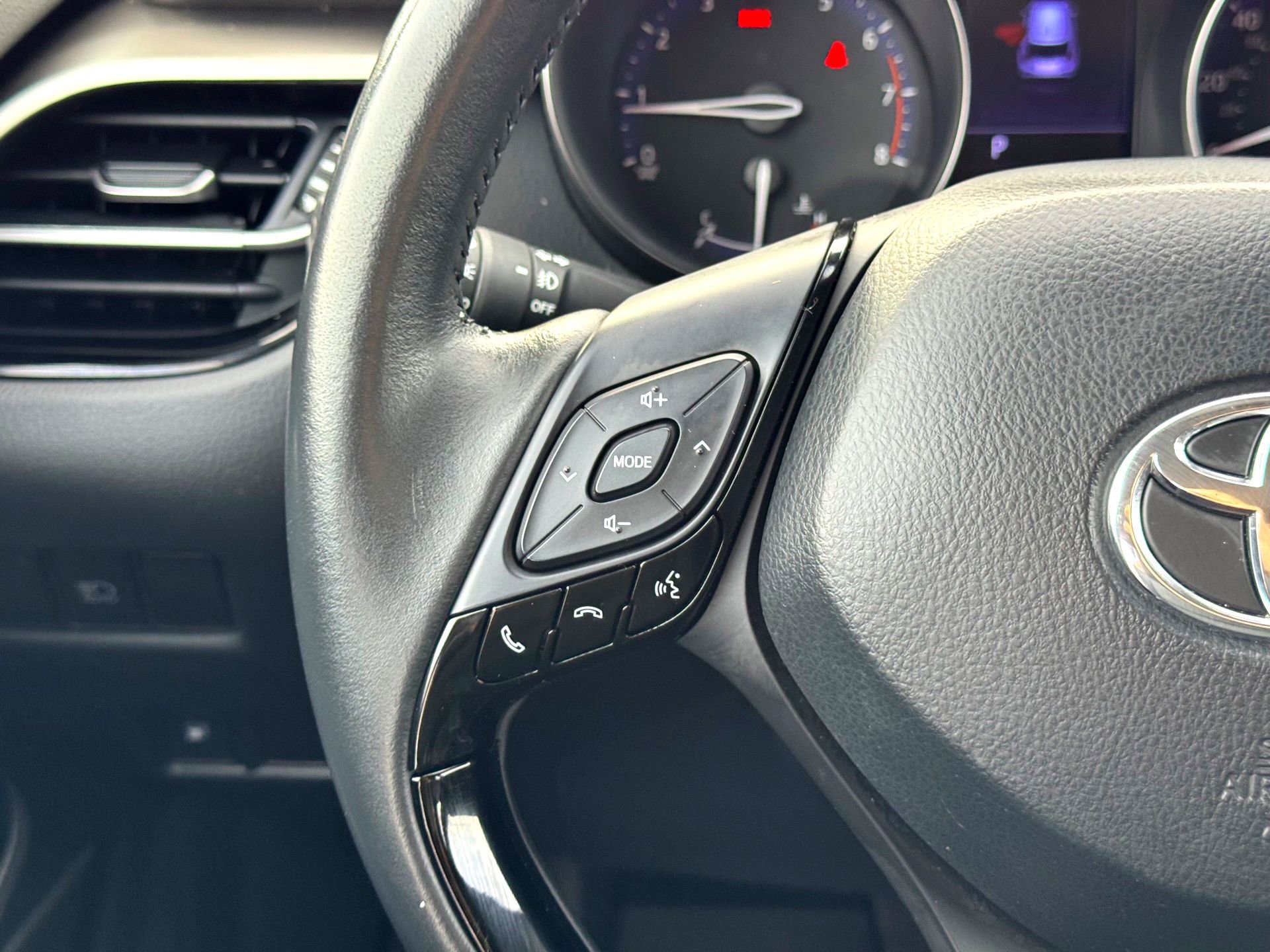 Used 2021 Toyota C-HR Limited image 22