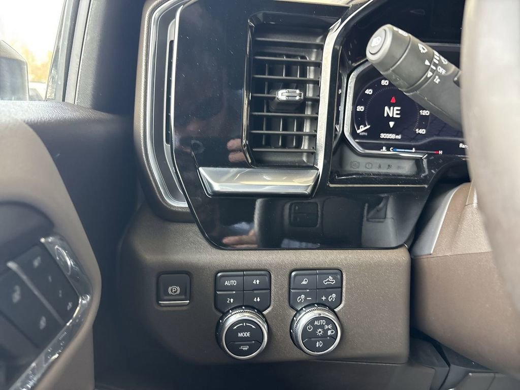 Certified 2024 GMC Sierra 2500 SLT w/ SLT Premium Package image 18