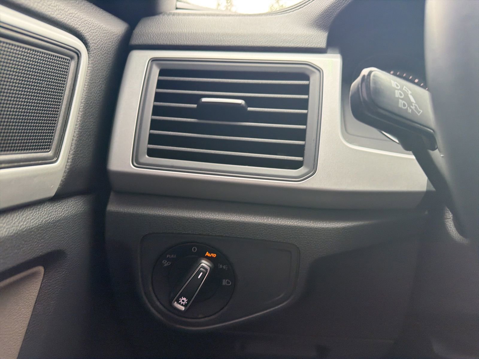 Used 2021 Volkswagen Atlas Cross Sport SE w/ Panoramic Sunroof Package AWD/4WD image 17
