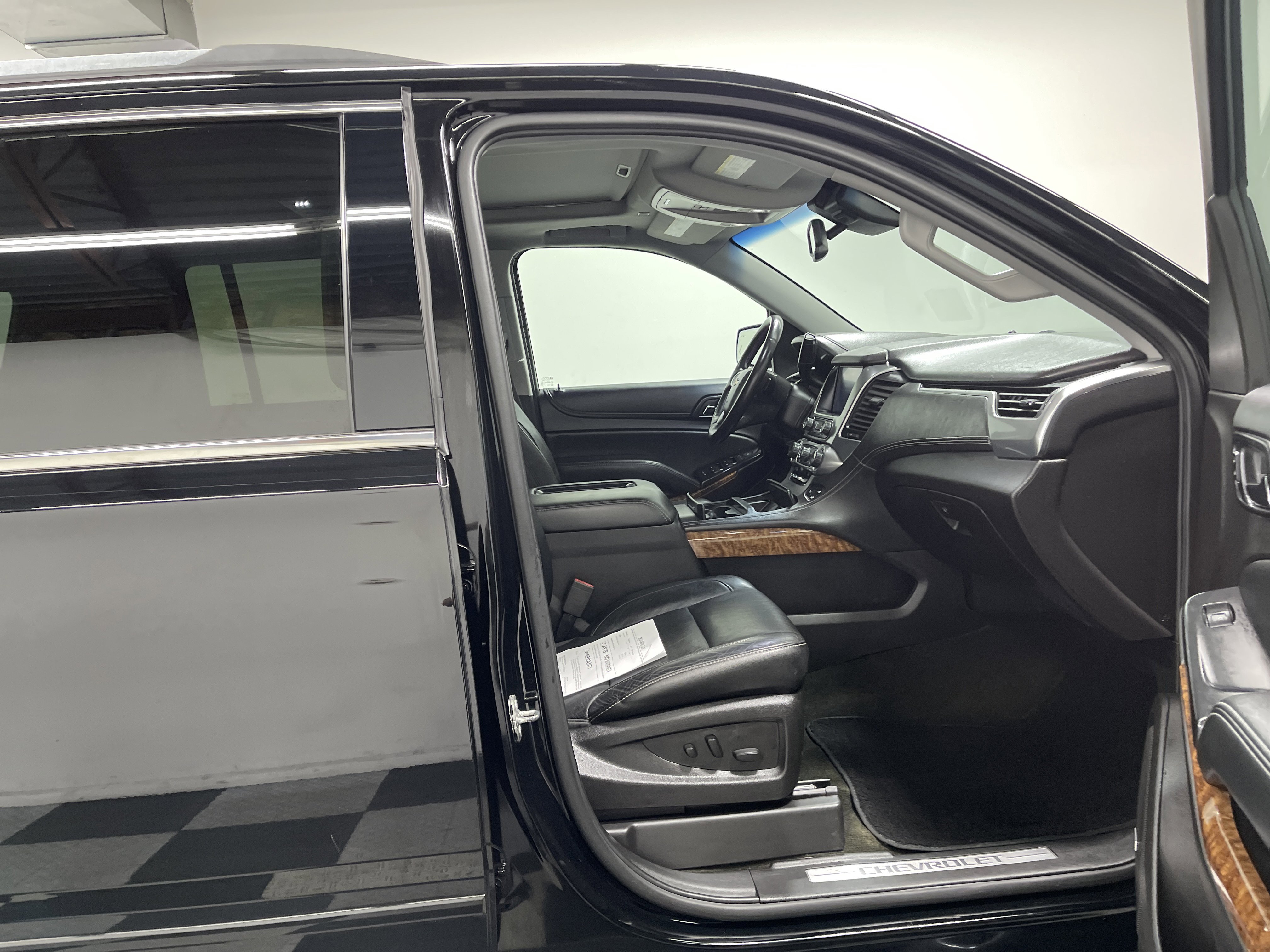 Used 2017 Chevrolet Suburban Premier image 26