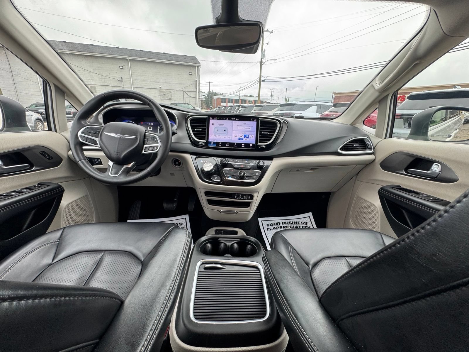 Used 2023 Chrysler Pacifica Touring-L FWD image 27