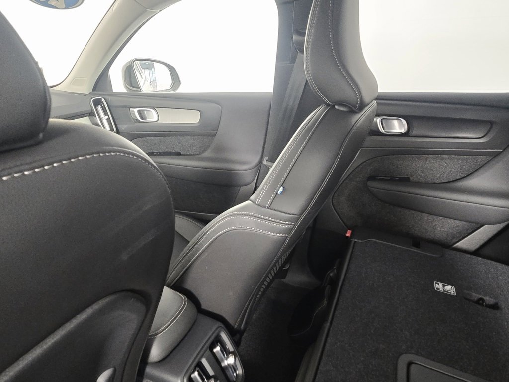 Certified 2025 Volvo XC40 B5 Core image 15