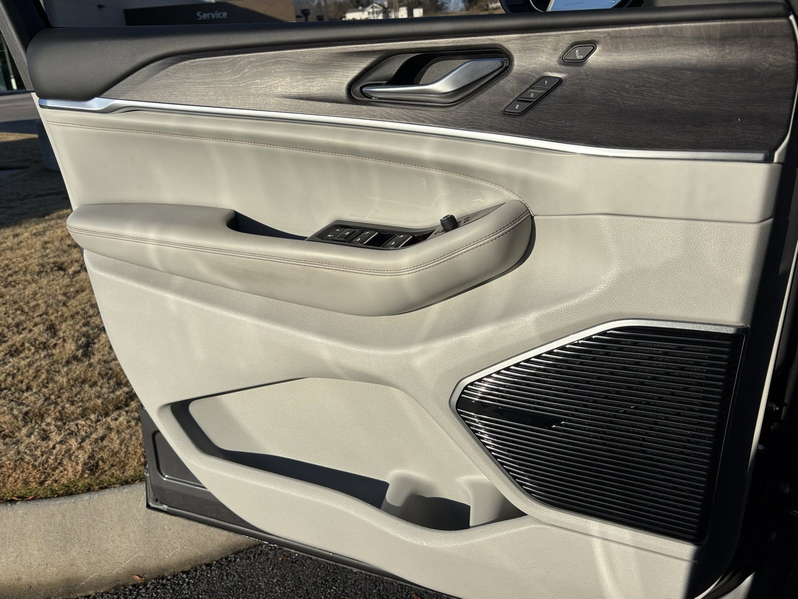 Used 2022 Jeep Grand Cherokee Overland image 11