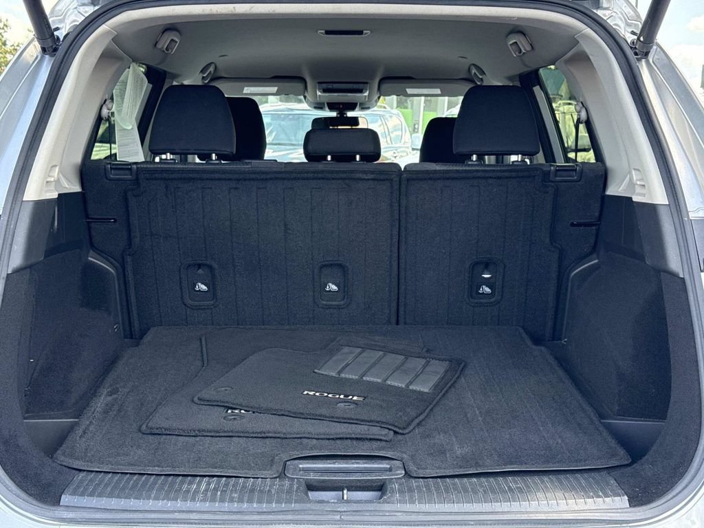 Certified 2024 Nissan Rogue SV FWD image 12