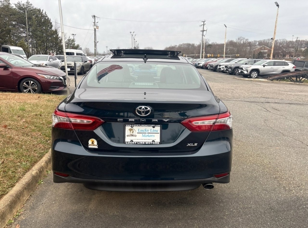 Used 2020 Toyota Camry XLE image 7