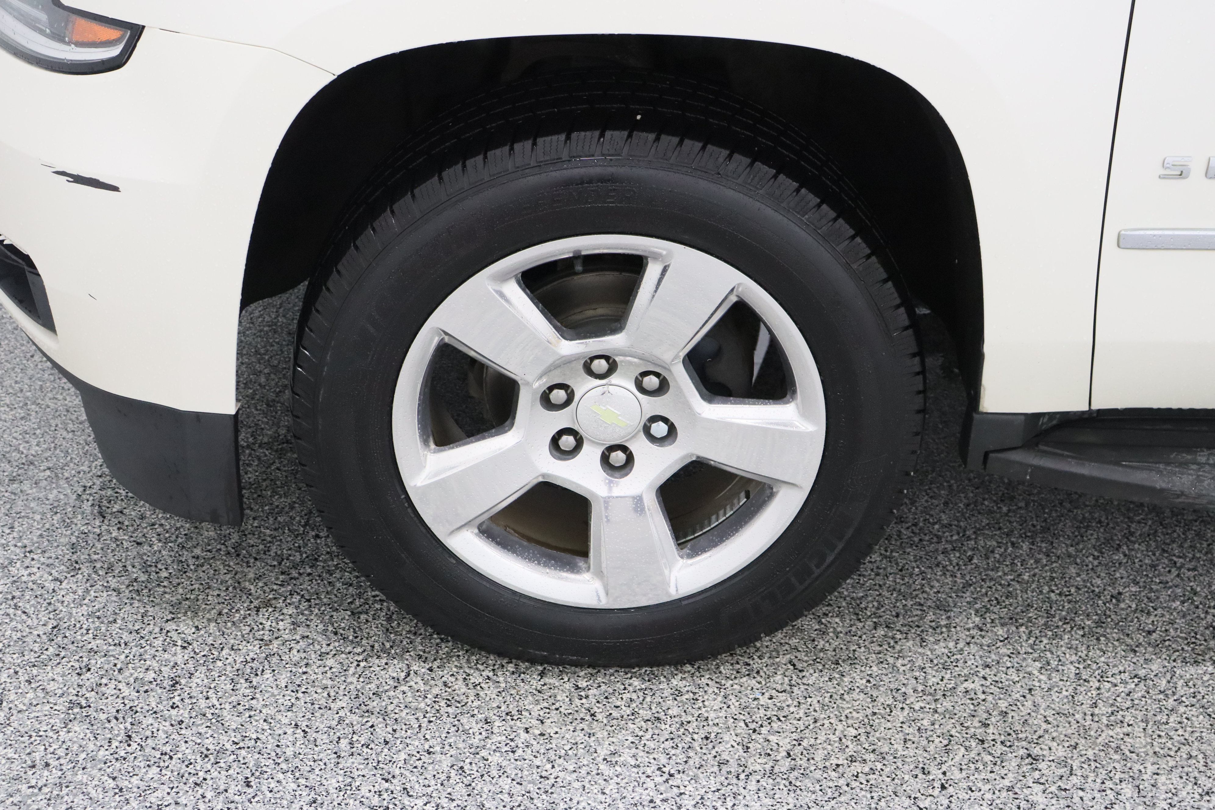 Used 2015 Chevrolet Suburban LT RWD image 11