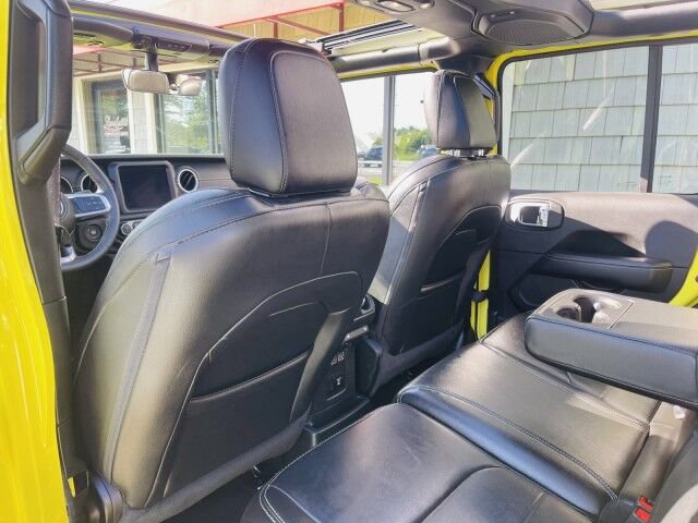 Used 2022 Jeep Wrangler Unlimited Sahara w/ Cold Weather Group AWD/4WD image 16