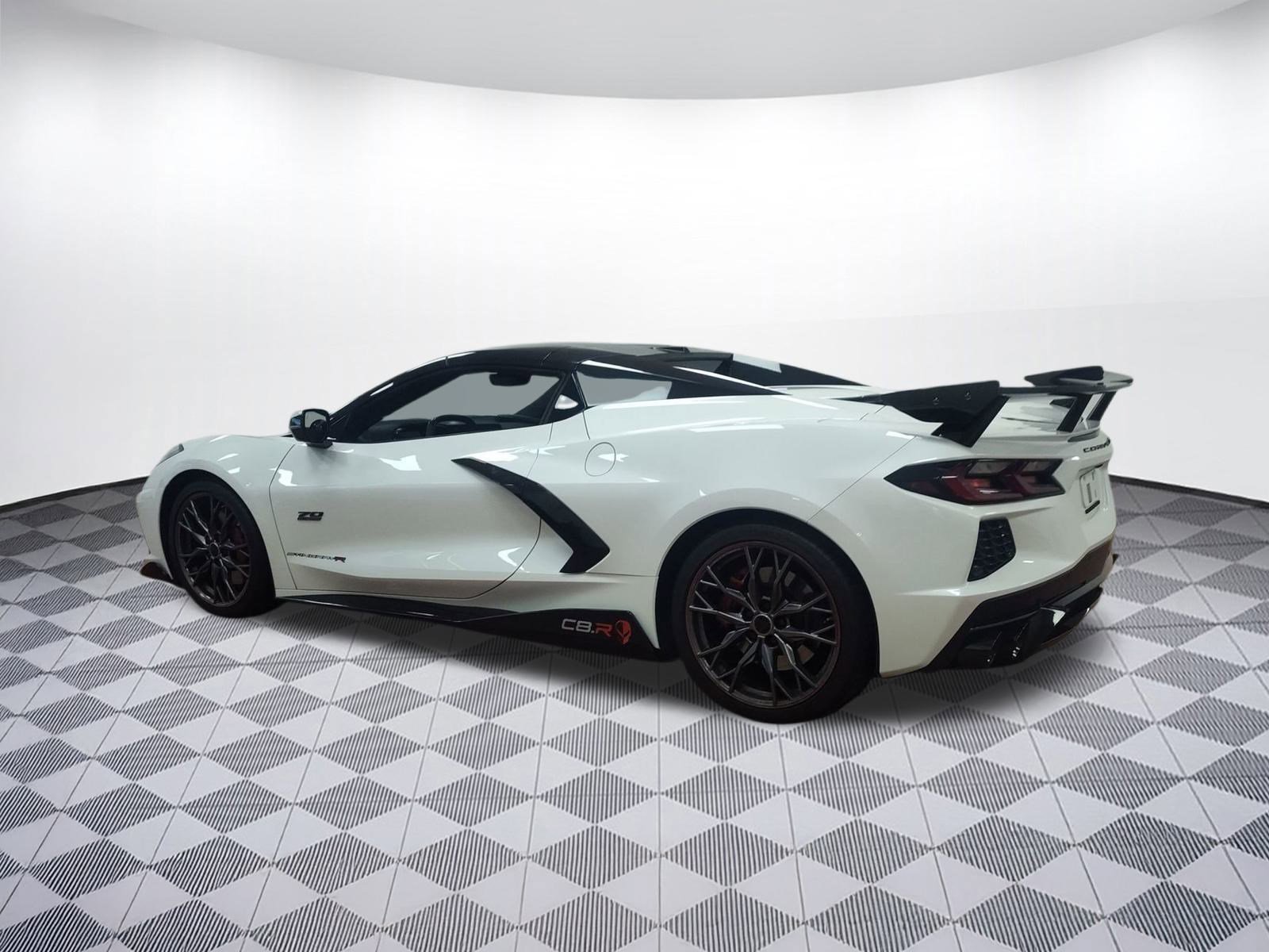 Used 2023 Chevrolet Corvette Stingray Premium Conv w/ Z51 Performance Package image 3