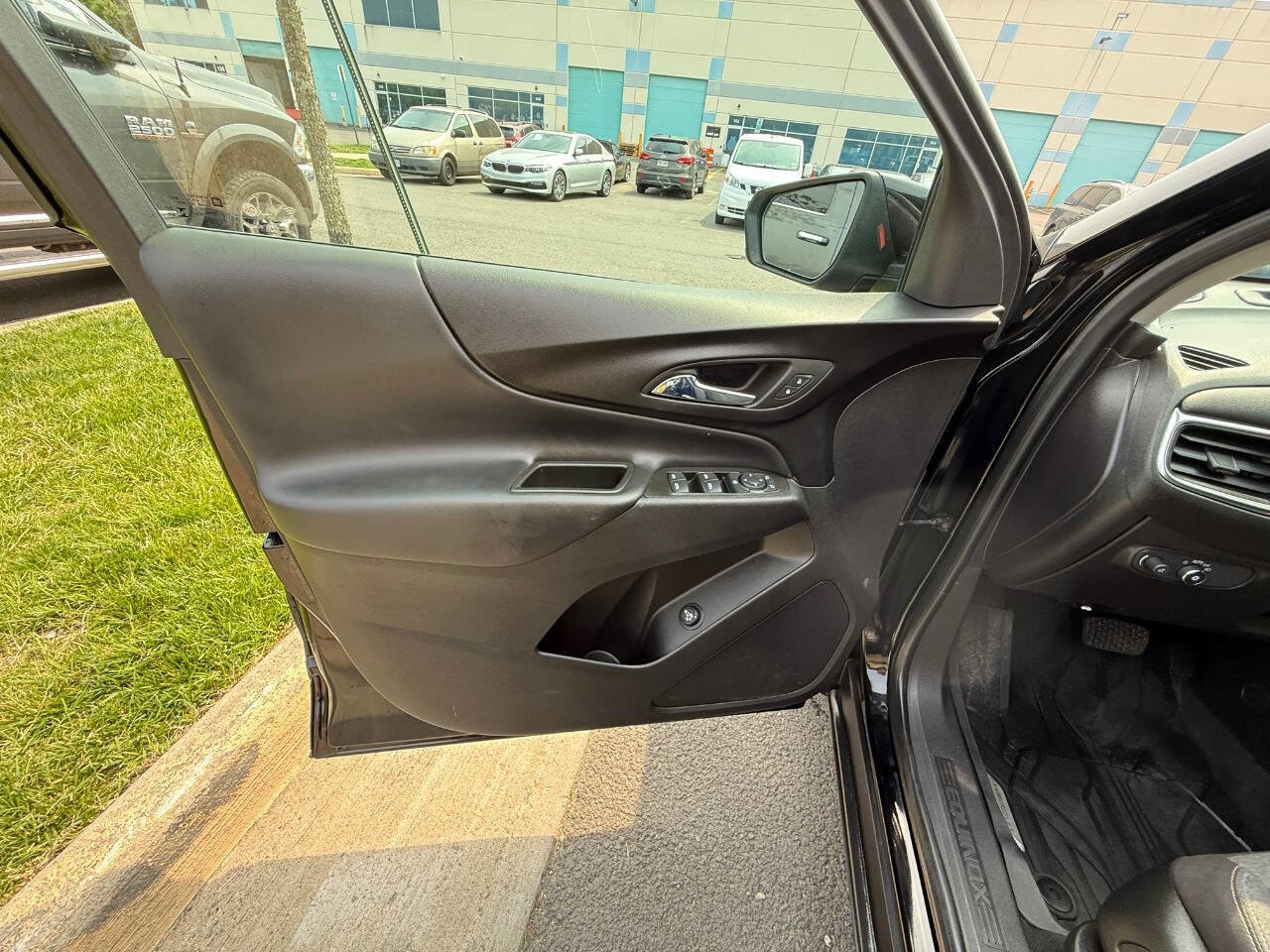 Used 2023 Chevrolet Equinox LT image 17