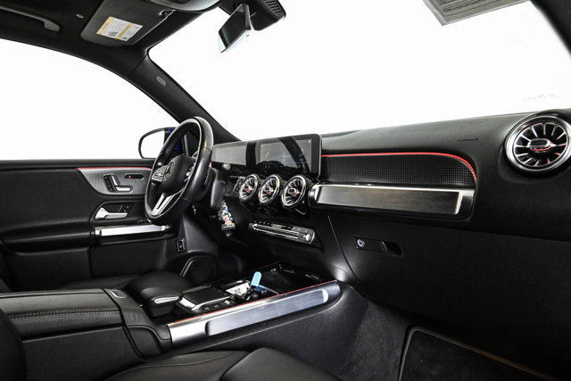 Used 2021 Mercedes-Benz GLB 250 4MATIC image 23