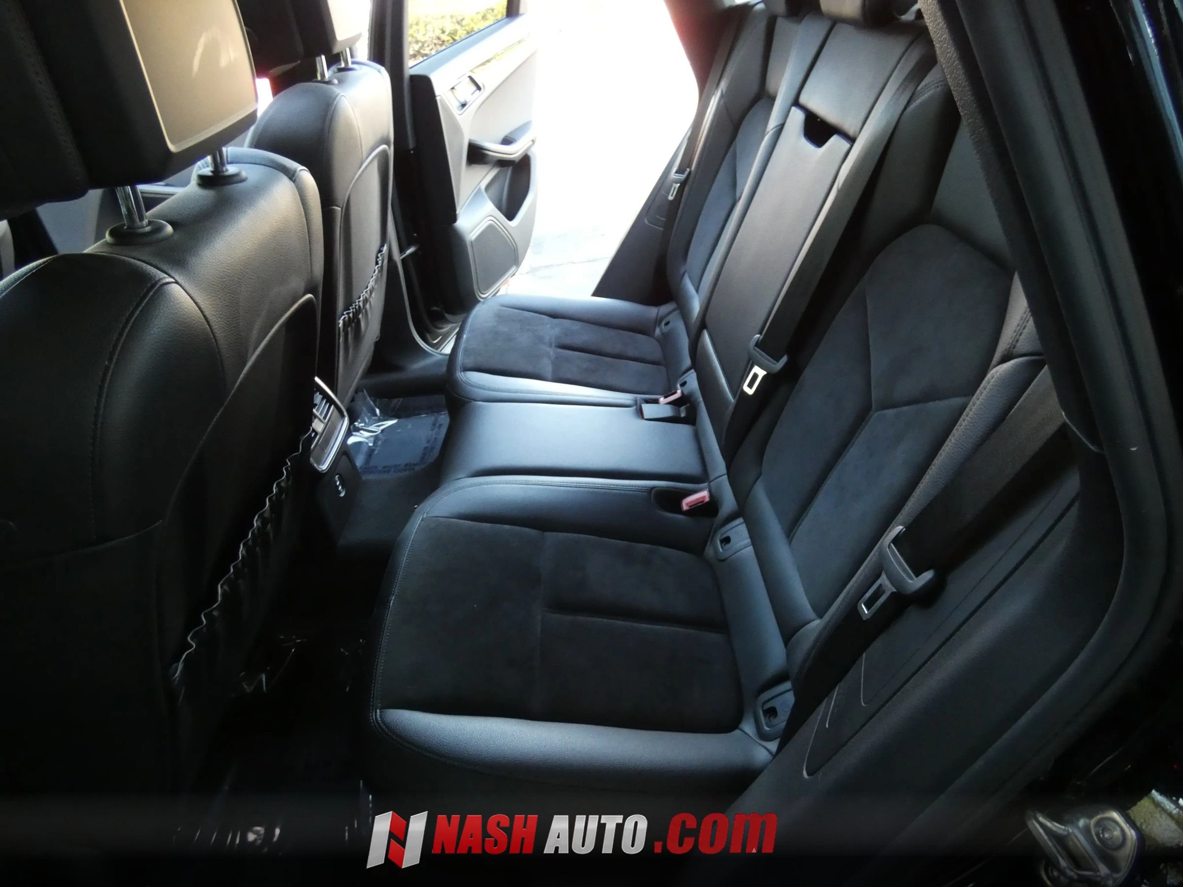 Used 2020 Porsche Macan AWD/4WD image 43