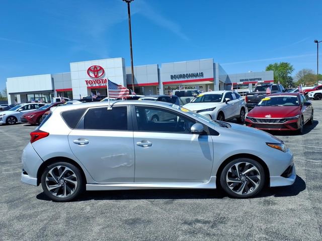 Used 2017 Toyota Corolla iM w/ Carpet Mat Package FWD image 2