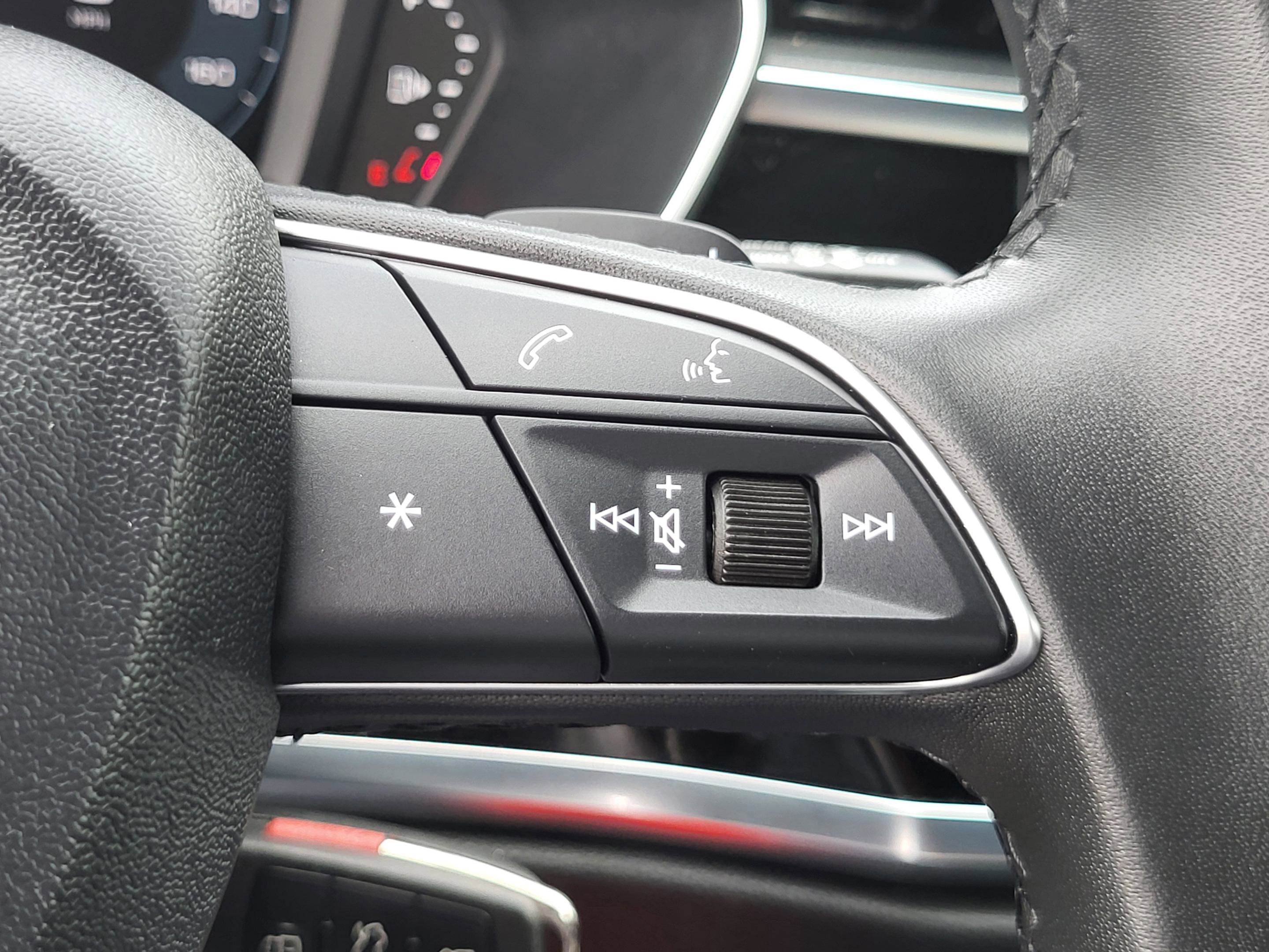 Used 2025 Audi Q3 2.0T Premium image 11