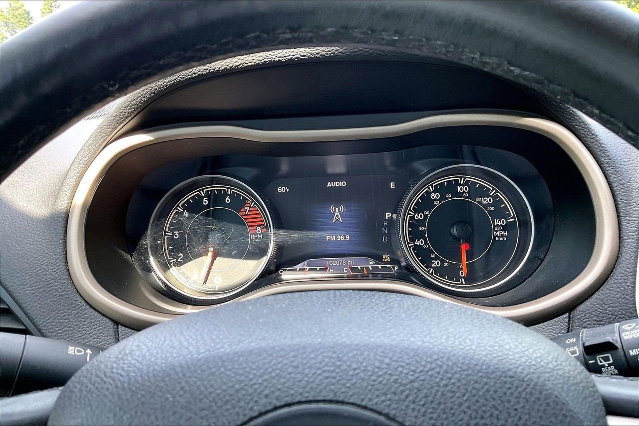 Used 2017 Jeep Cherokee Limited AWD/4WD image 11