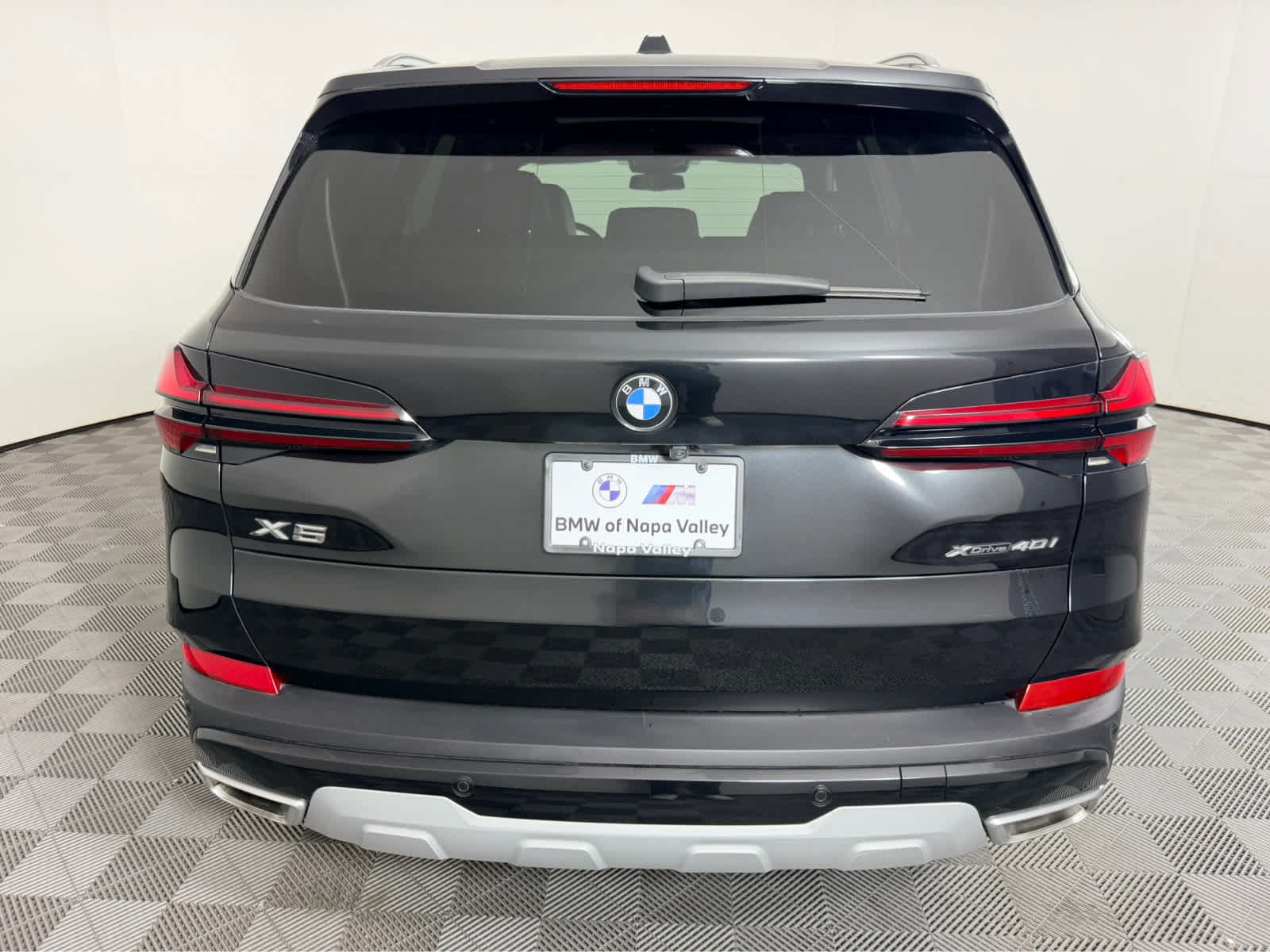Used 2024 BMW X5 xDrive40i w/ Premium Package AWD/4WD image 4