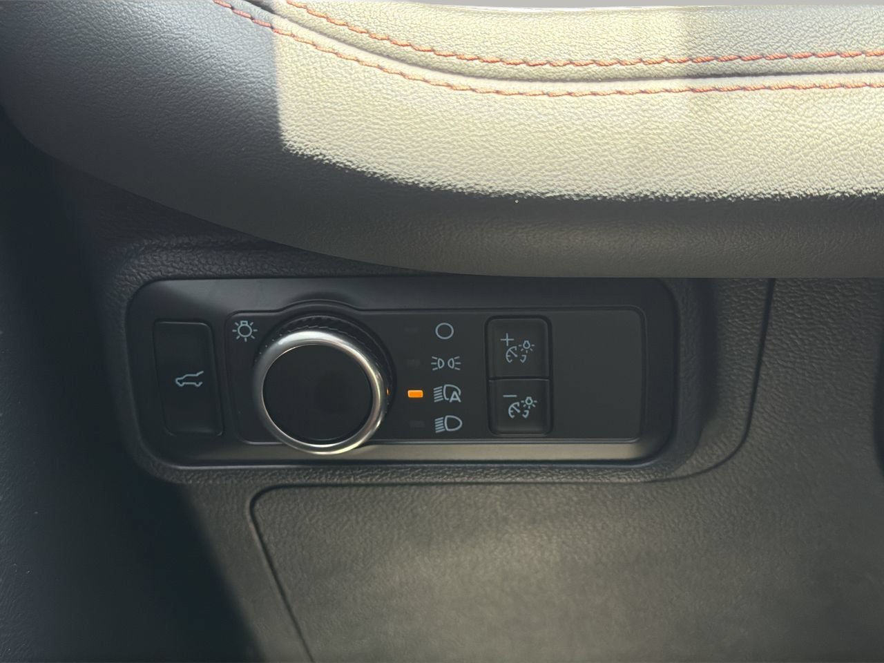 Certified 2025 Ford Explorer Active RWD image 26