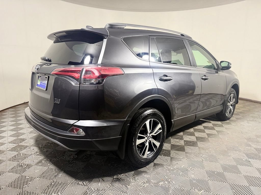 Used 2018 Toyota RAV4 XLE AWD/4WD image 7