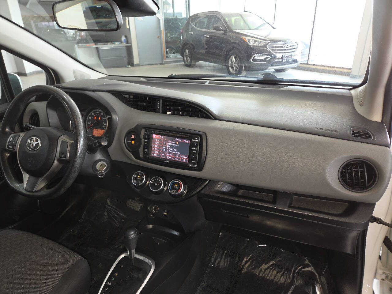 Used 2017 Toyota Yaris L FWD image 29