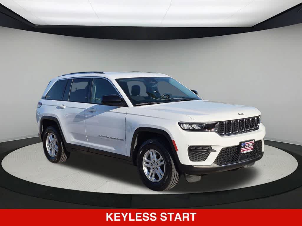 Used 2024 Jeep Grand Cherokee Laredo RWD image 9