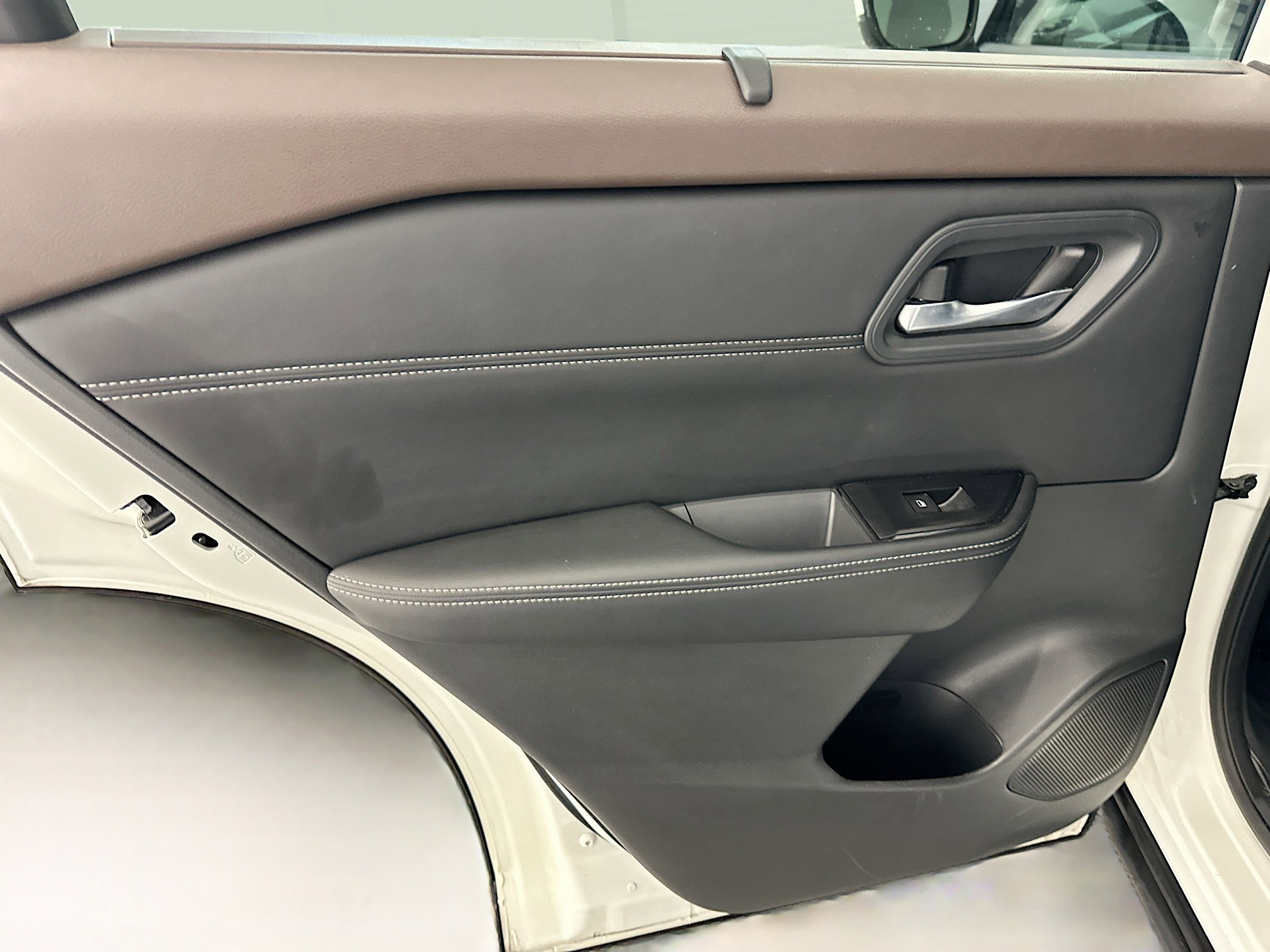 Used 2022 Nissan Rogue SV w/ SV Premium Package image 27