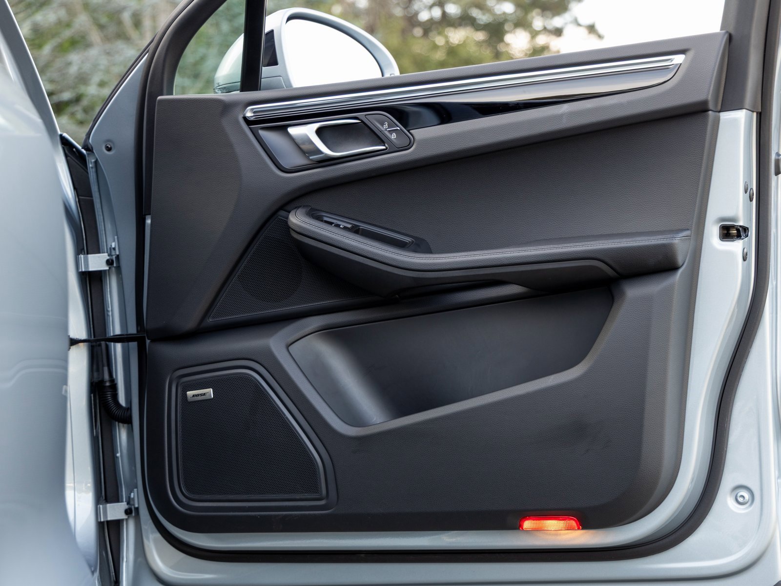 Certified 2025 Porsche Macan image 49