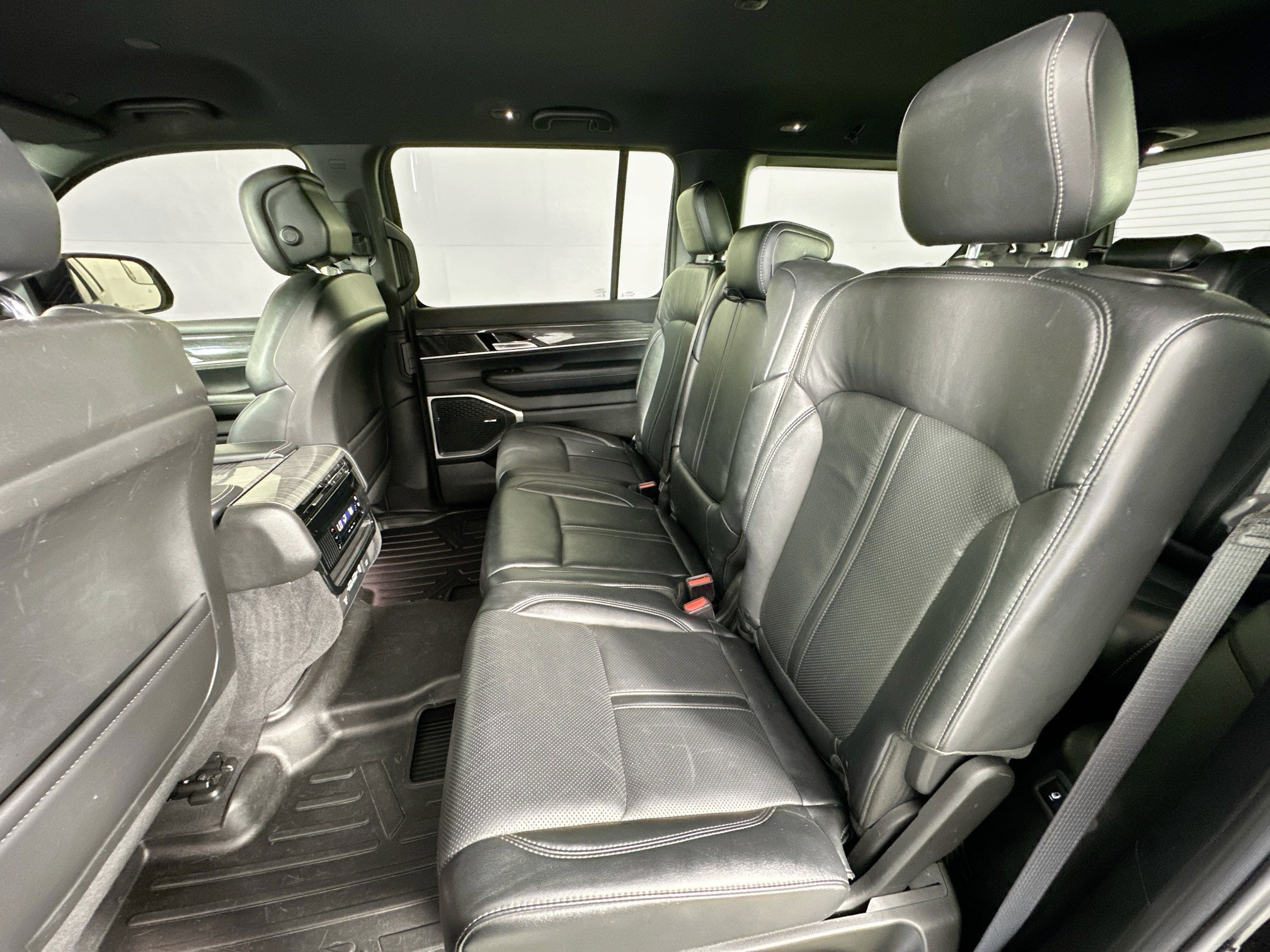 Used 2022 Jeep Wagoneer Series III image 25