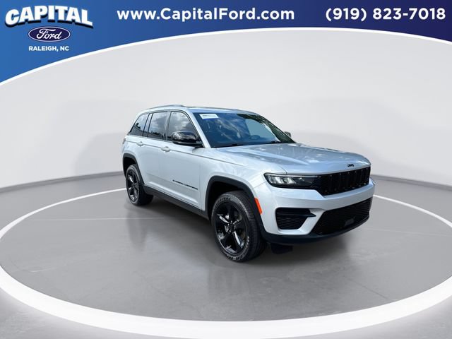 Used 2022 Jeep Grand Cherokee Altitude RWD image 2