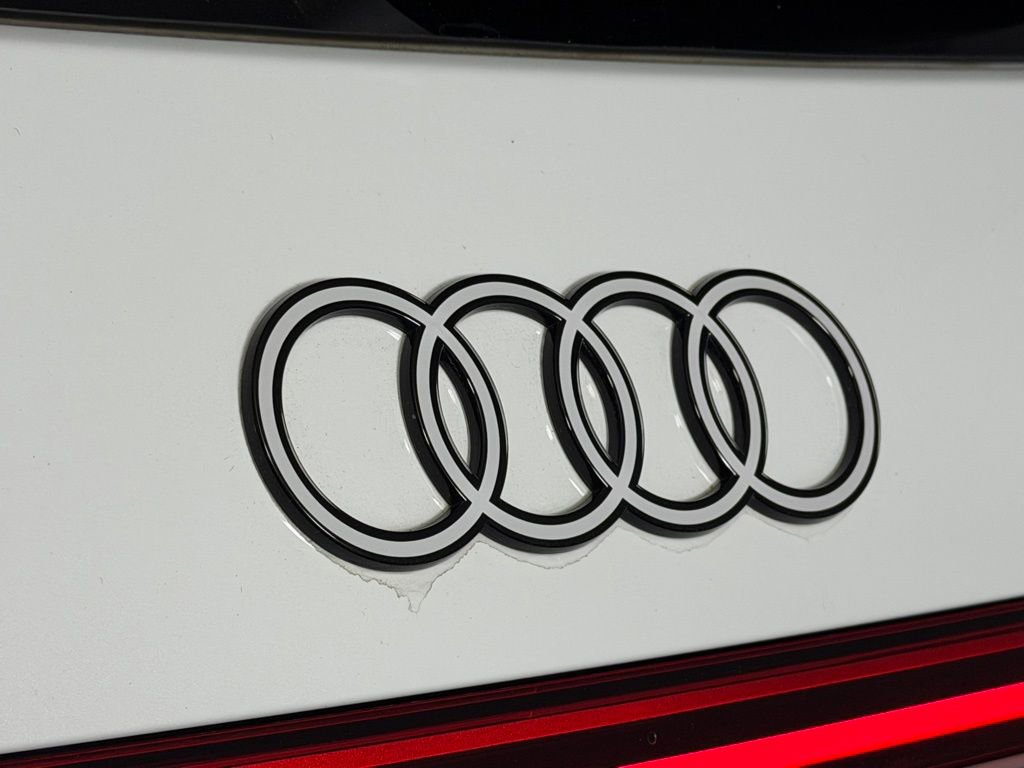 Used 2025 Audi Q5 Premium w/ Convenience Package image 14