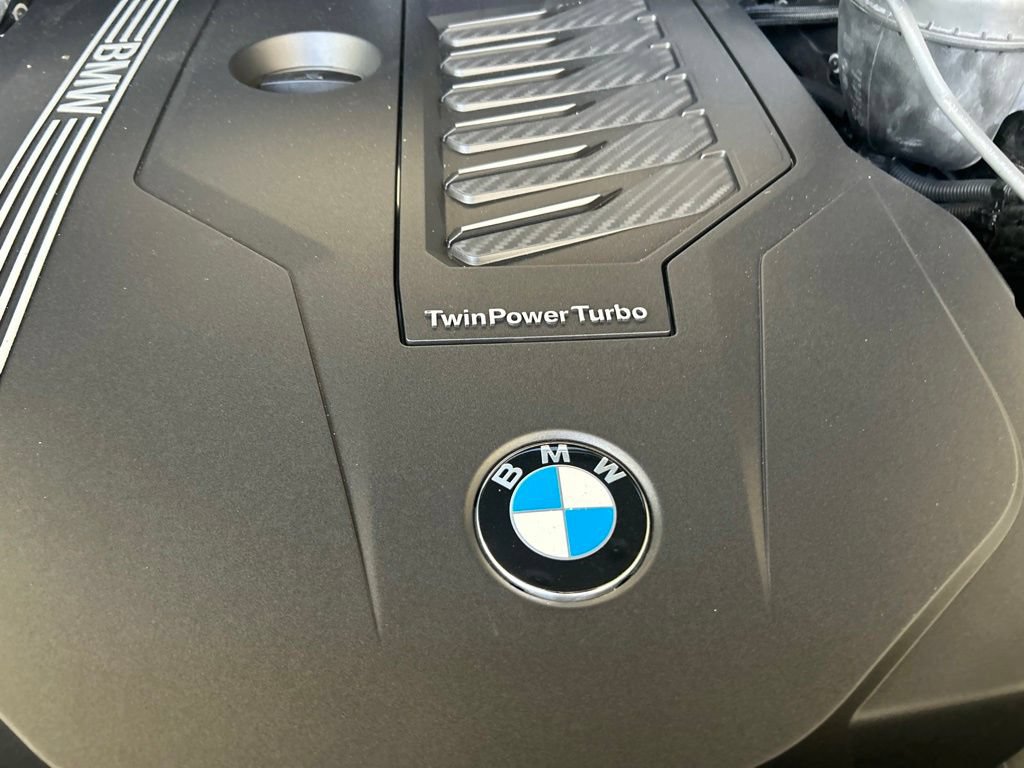 Used 2022 BMW X7 xDrive40i w/ M Sport Package AWD/4WD image 13