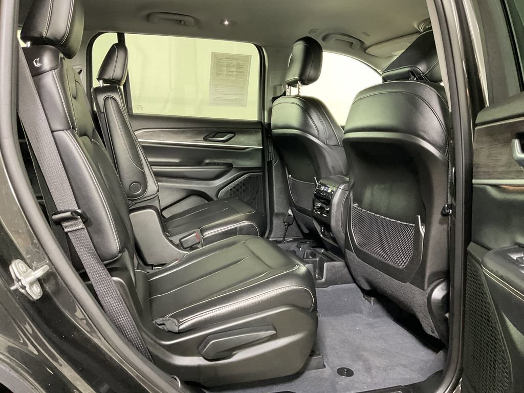 Used 2023 Jeep Grand Cherokee L Limited w/ Black Appearance Package AWD/4WD image 25