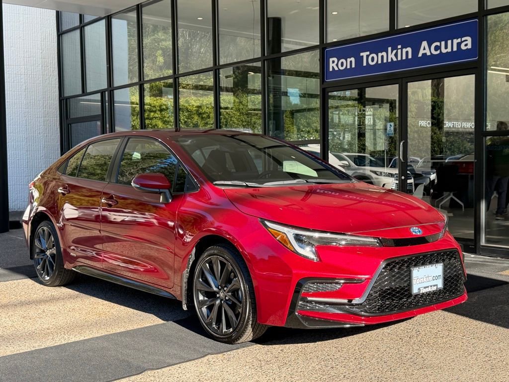 Used 2024 Toyota Corolla SE image 2