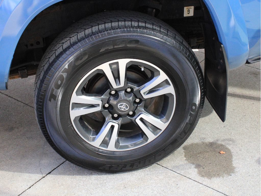 Used 2019 Toyota Tacoma TRD Sport AWD/4WD image 39