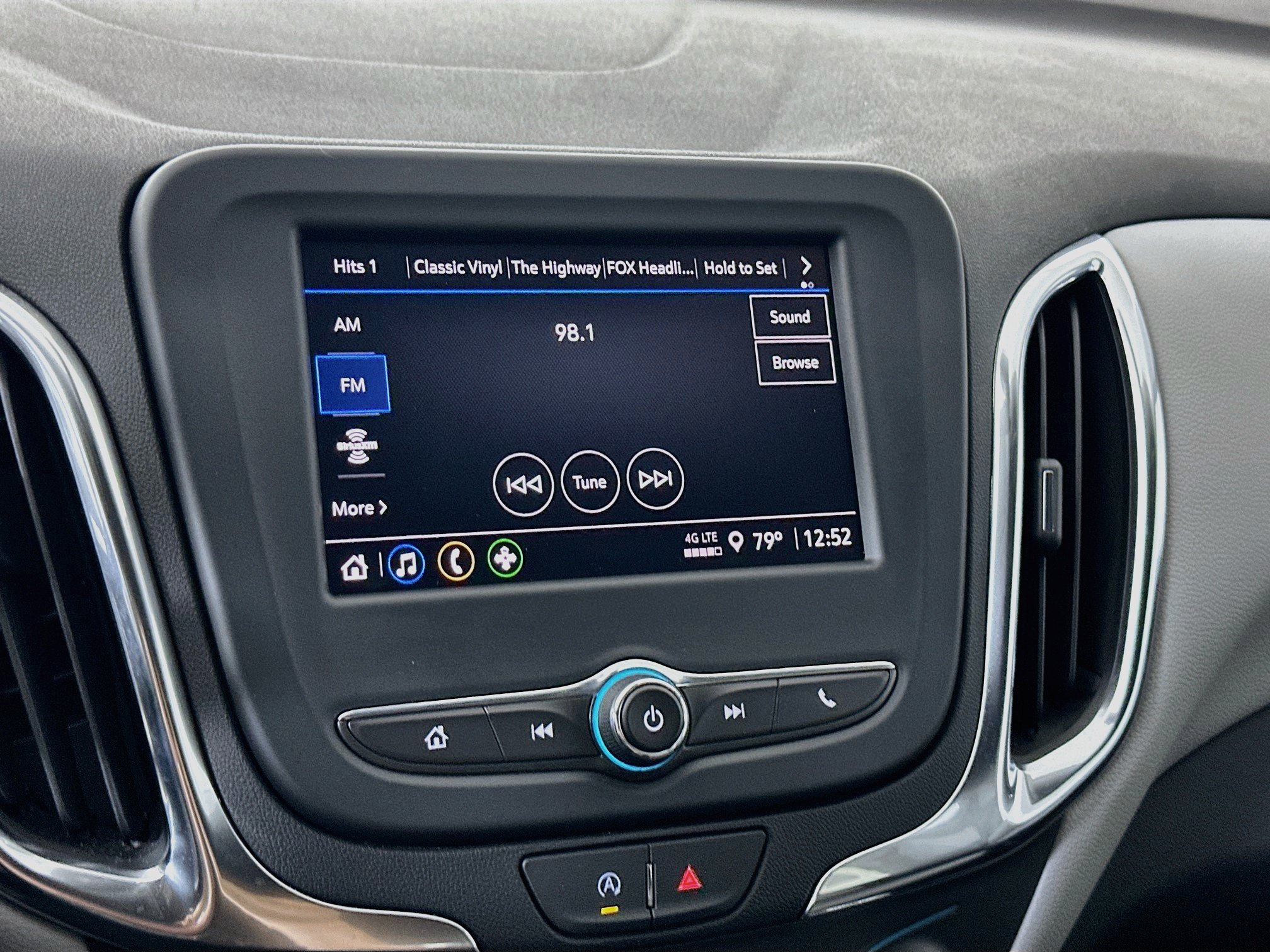 Used 2024 Chevrolet Equinox LS w/ LS Convenience Package FWD image 19