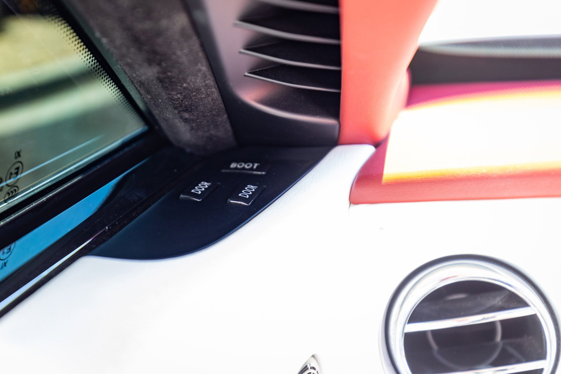 Used 2017 Rolls-Royce Dawn image 52