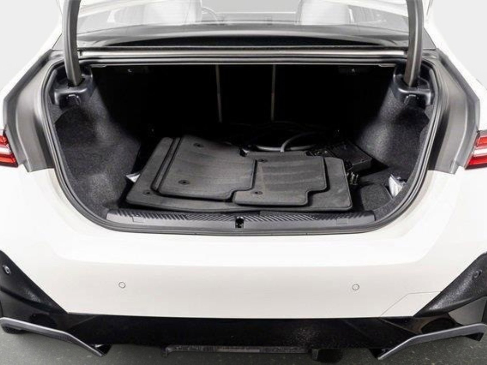 Used 2025 BMW i5 xDrive40 w/ M Sport Package AWD/4WD image 17