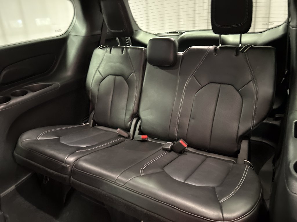 Used 2025 Chrysler Pacifica Select FWD image 24