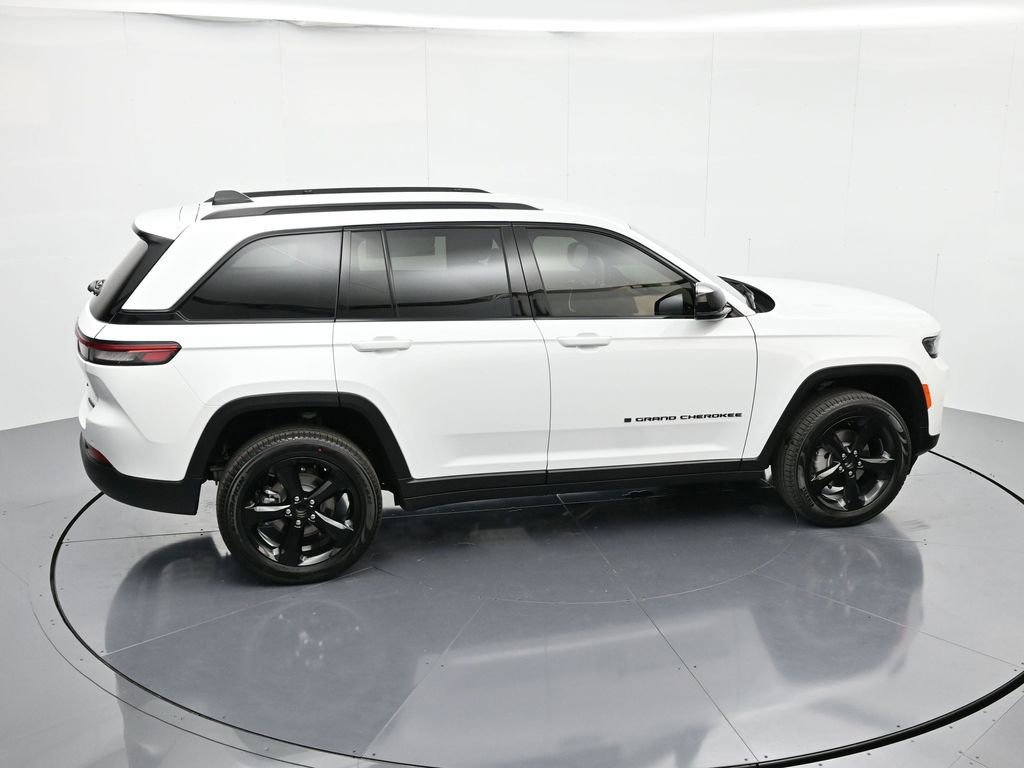 New 2025 Jeep Grand Cherokee Limited w/ Black Appearance Package image 42