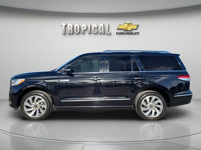 Used 2024 Lincoln Navigator Premiere AWD/4WD image 2