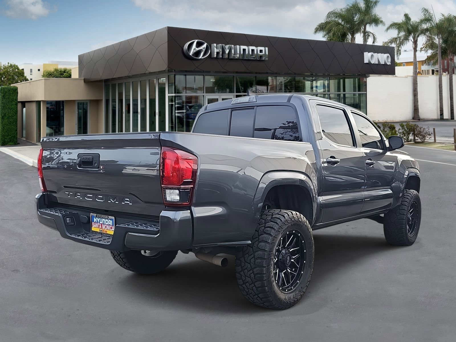 Used 2022 Toyota Tacoma SR w/ SR Convenience Package image 3